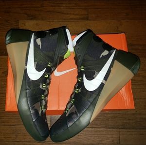 Mens basketball shoes